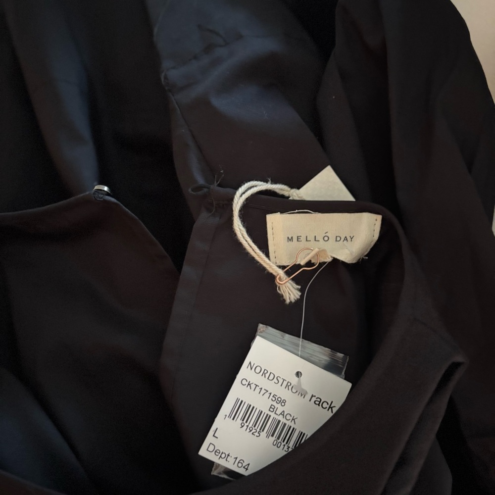 MELLODAY Black Blouse with Crew Neck Bell Sleeves and Tie Front - Picture 6 of 8